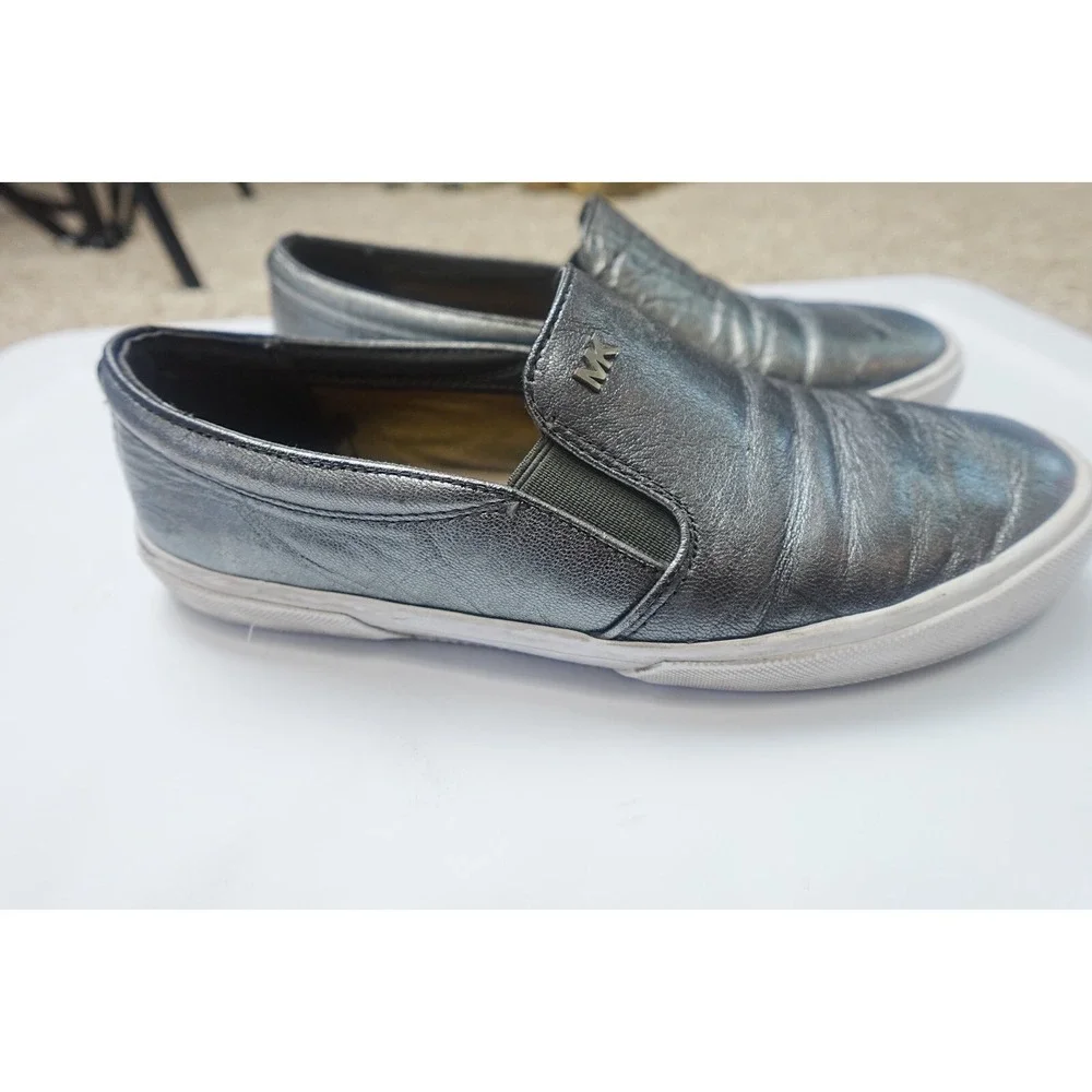 Michael Kors 8.5 M‎ Gray Silver Leather Loafer Flats Casual Slip Ons Metallic